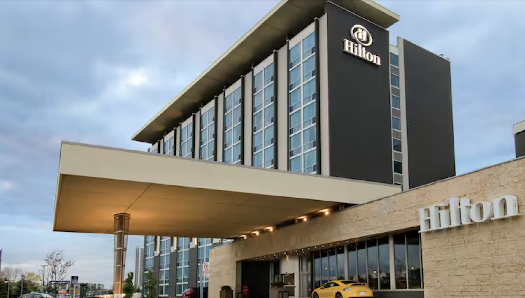 Hilton Toronto Airport Hotel & Suites